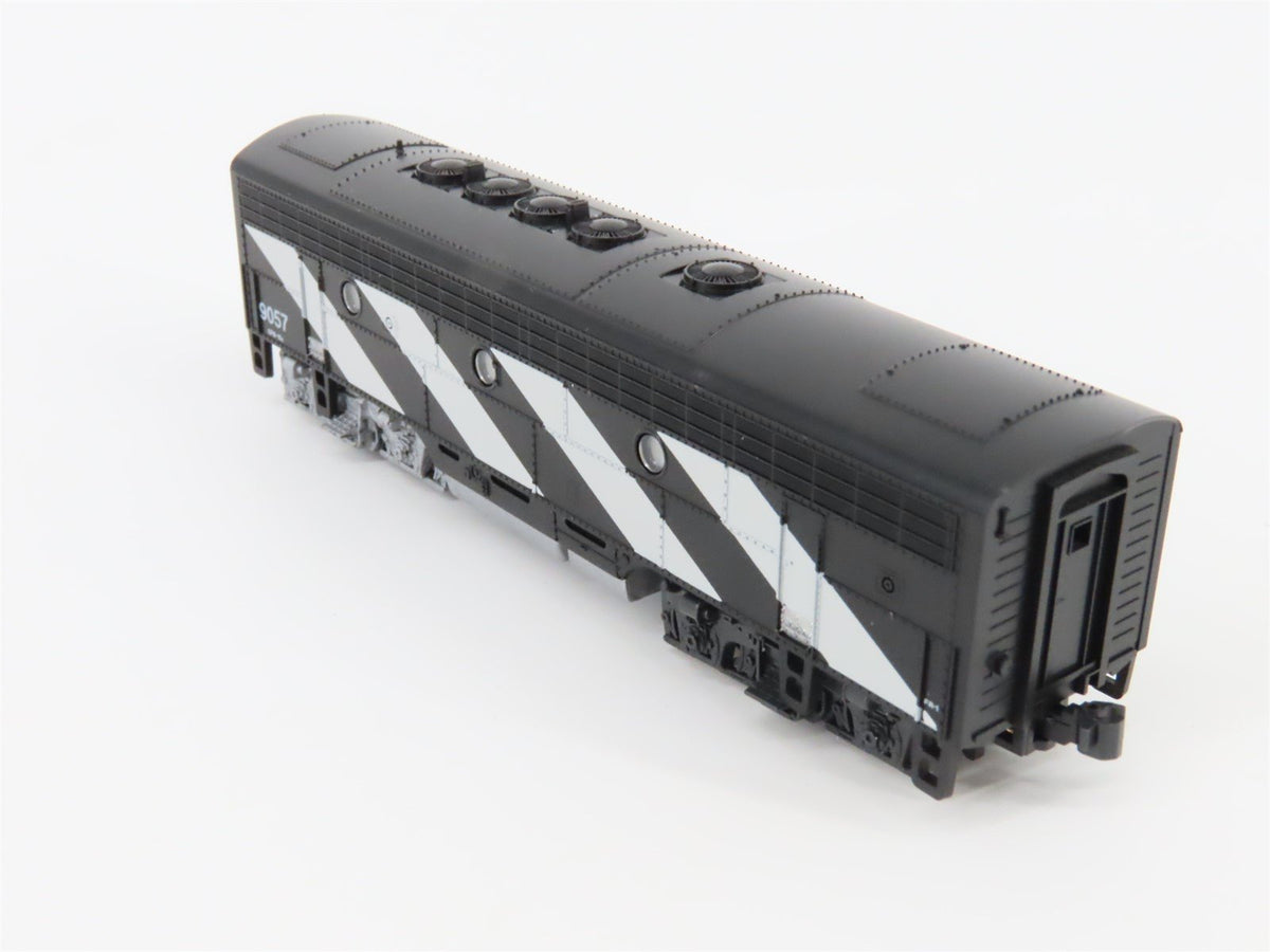 N Scale KATO CN Canadian National &quot;Zebra Stripe&quot; EMD F7B Diesel #9057