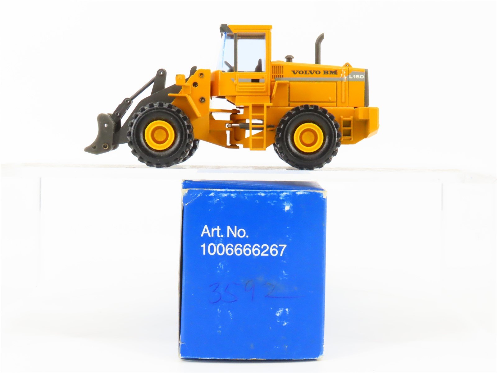 1:50 Scale Die-Cast NZG 359 VME L150 Volvo BM Hightipping Scoop Wheel Loader