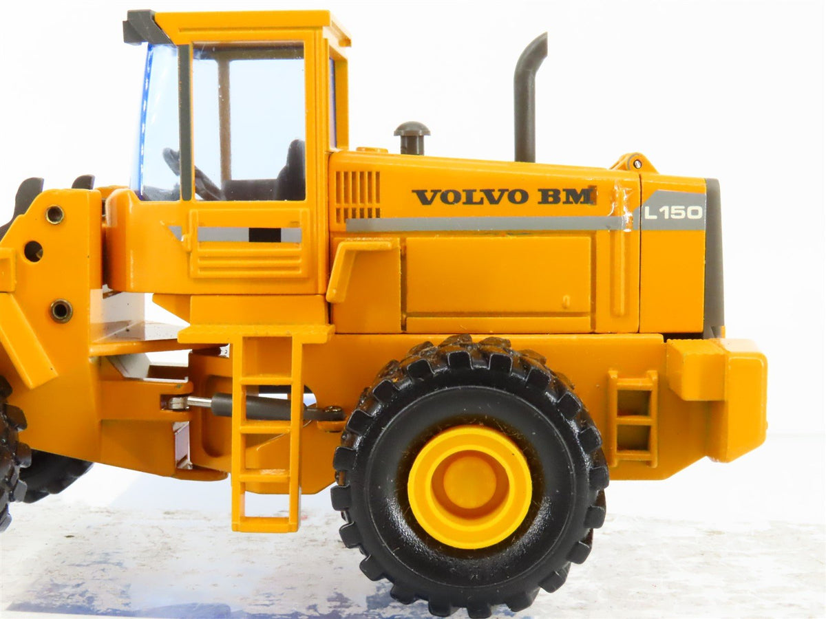 1:50 Scale Die-Cast NZG 359 VME L150 Volvo BM Hightipping Scoop Wheel Loader