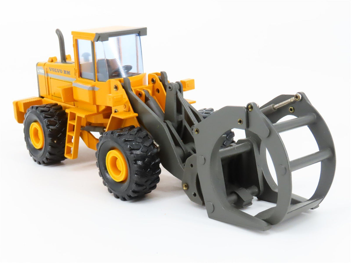 1:50 Scale Die-Cast NZG 359 VME L150 Volvo BM Lumber Fork Loader