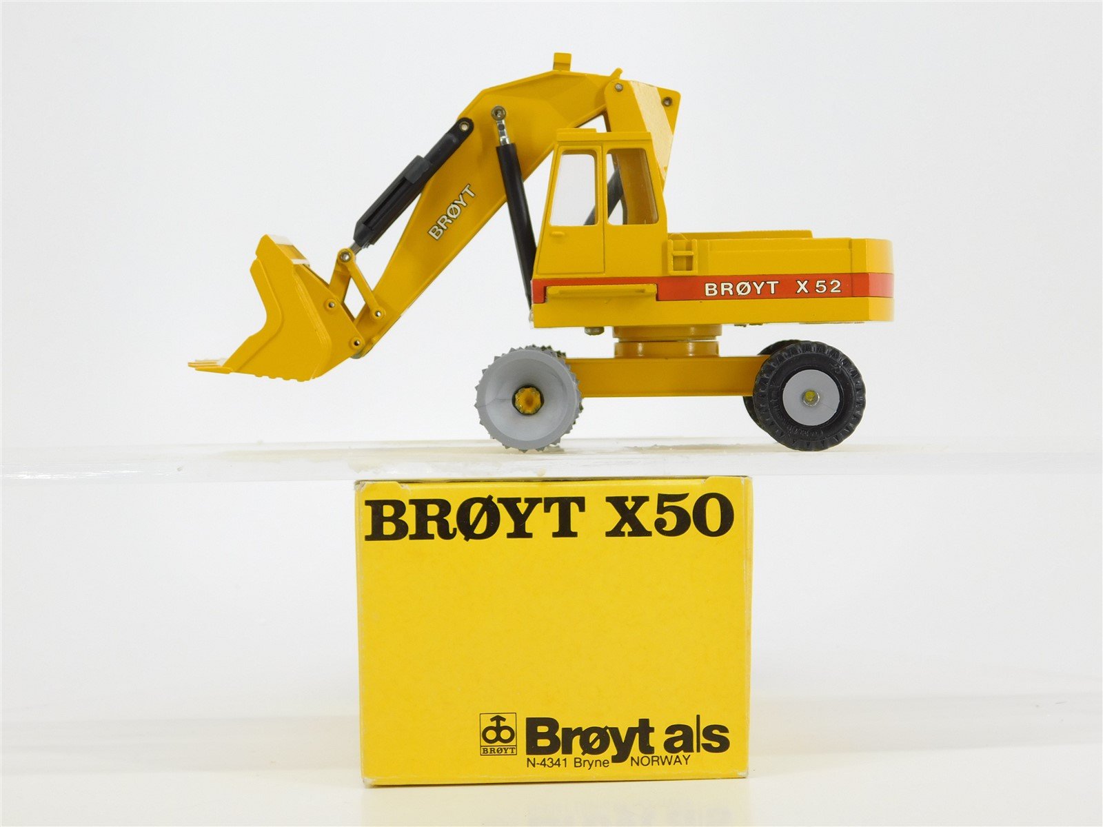 1:50 Scale Die-Cast NZG 230 Broyt X52 Shovel Excavator