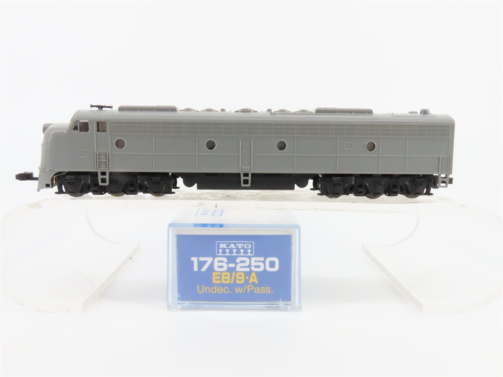 N Scale Kato 176-250 Undecorated E8/9A Diesel Locomotive