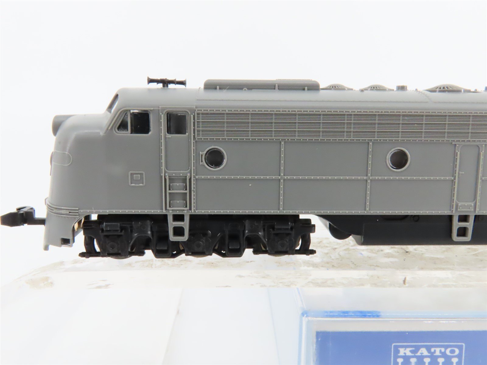 N Scale Kato 176-250 Undecorated E8/9A Diesel Locomotive