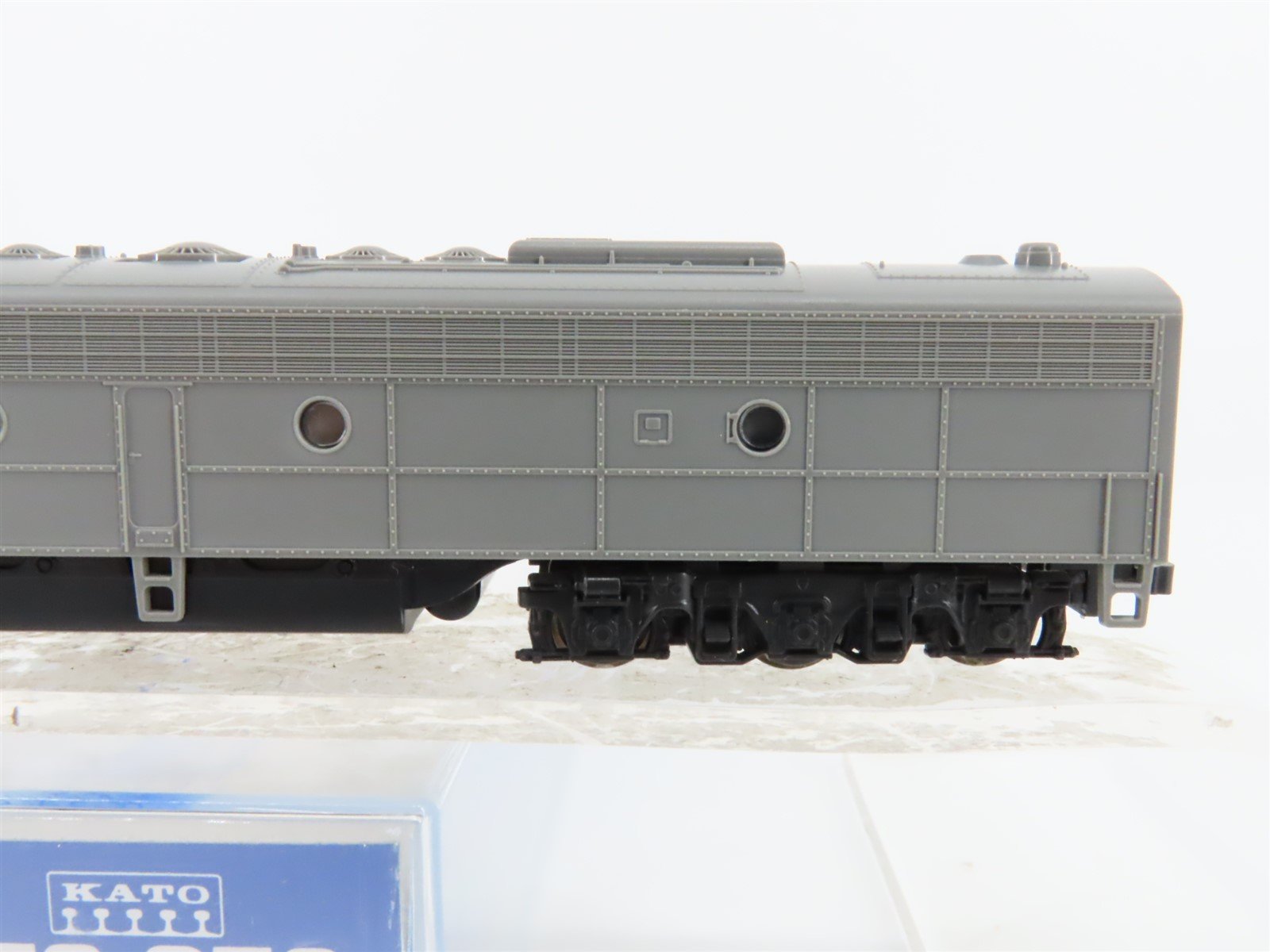 N Scale Kato 176-250 Undecorated E8/9A Diesel Locomotive
