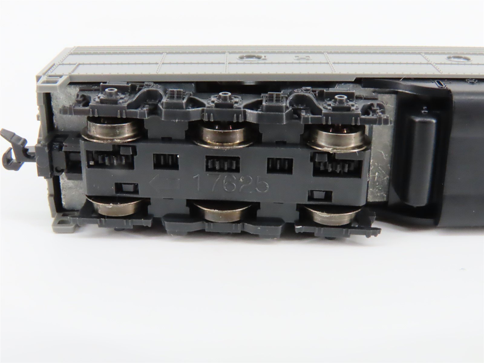 N Scale Kato 176-250 Undecorated E8/9A Diesel Locomotive