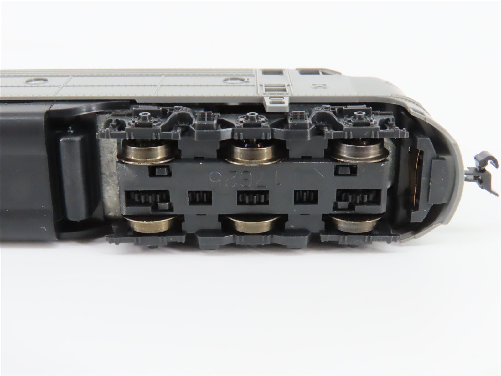 N Scale Kato 176-250 Undecorated E8/9A Diesel Locomotive