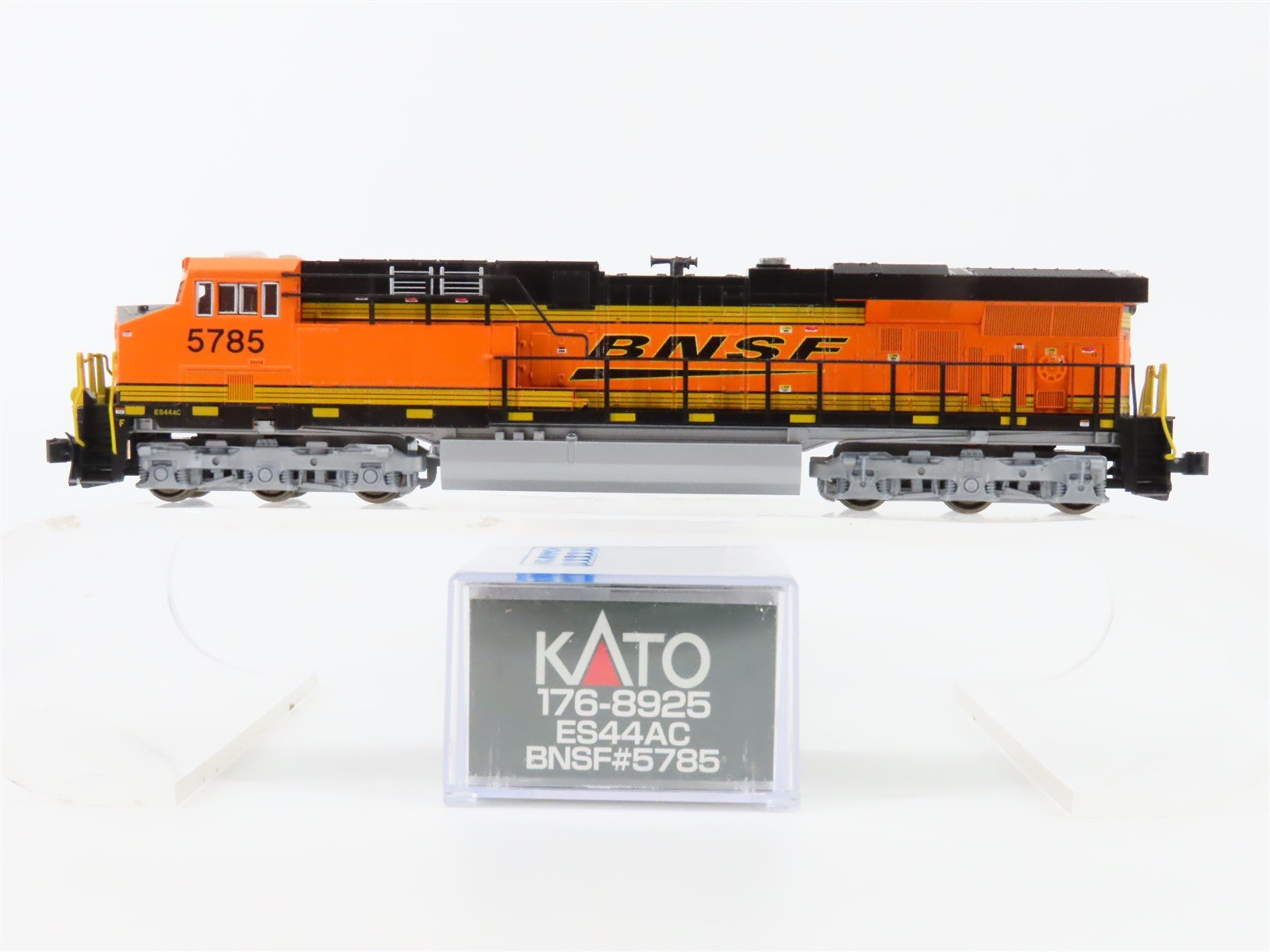 N Scale KATO 176-8925 BNSF Railway "Swoosh" GE ES44AC Diesel #5785 w/DCC