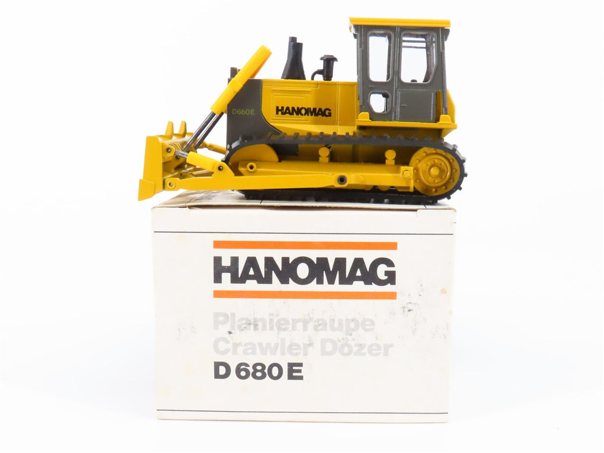 1:50 Scale Die-Cast Conrad 2853 Hanomag D680E Crawler Dozer