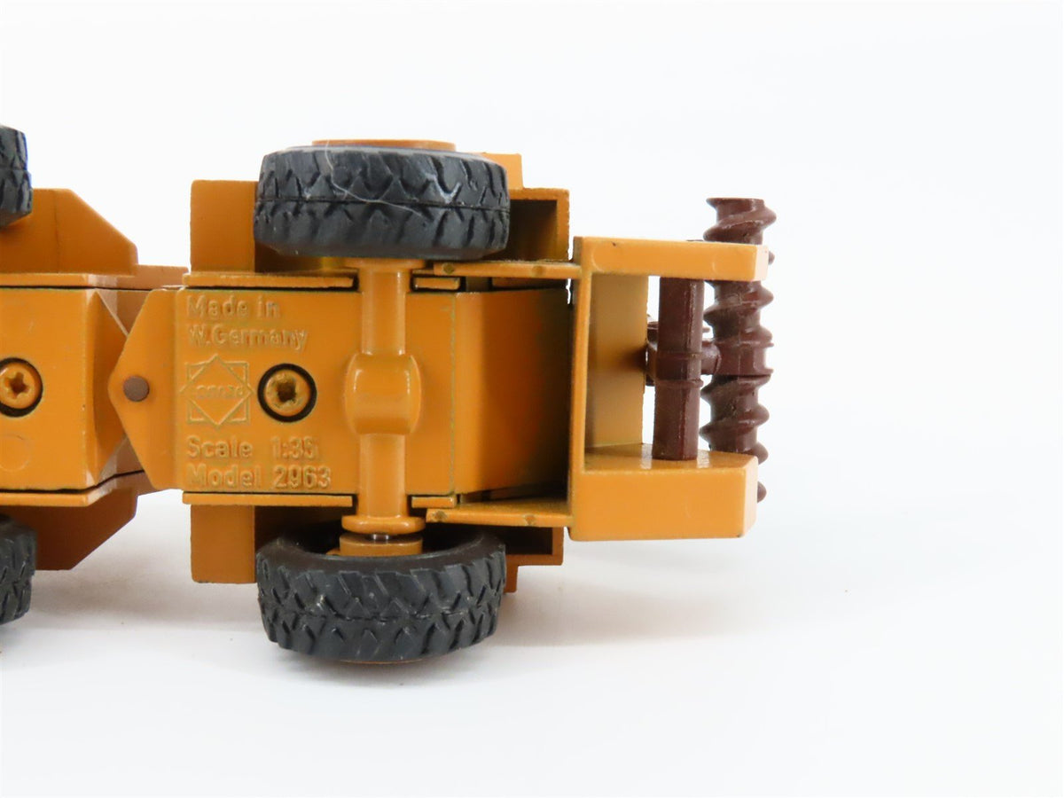 1:35 Scale Die-Cast Conrad 2963 Case DH4B Trencher