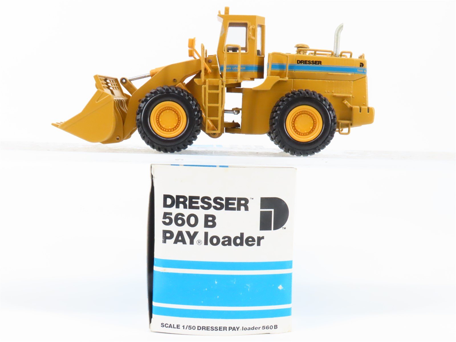 1:50 Scale Die-Cast Conrad 2420 Dresser 560B Pay Loader