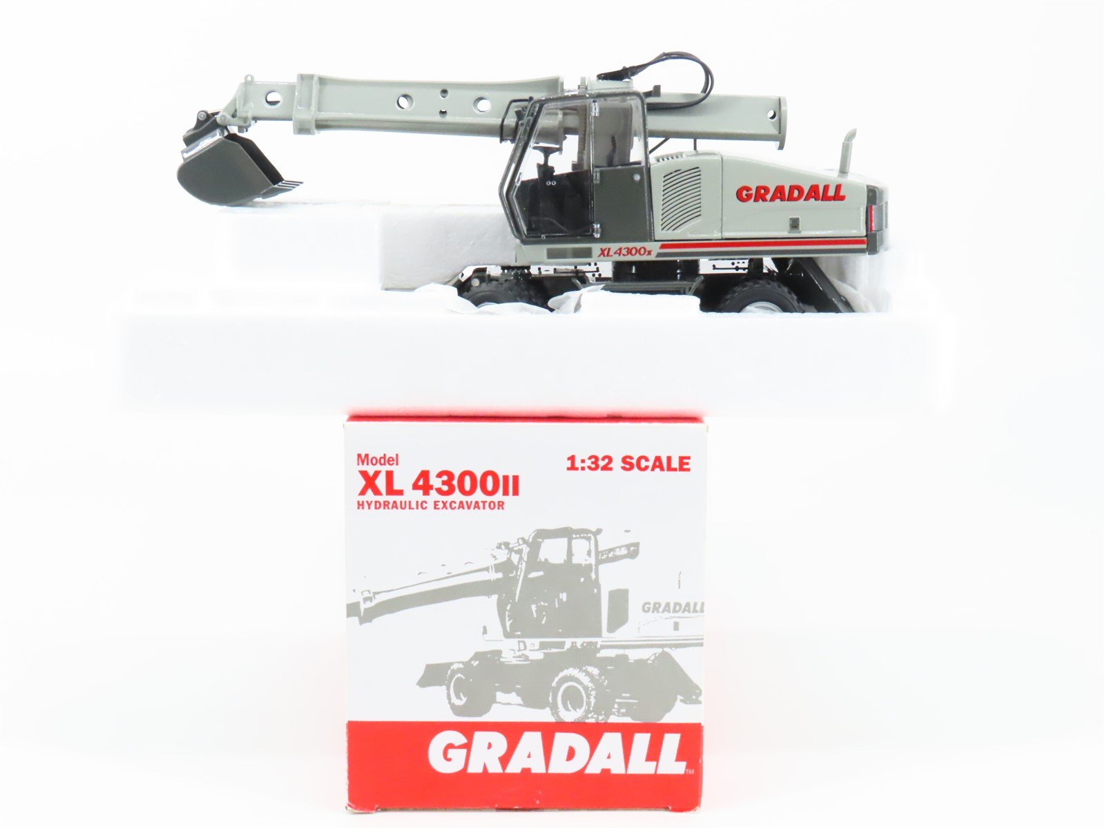 1:32 Scale Die-Cast JLG Gradall XL4300II Hydraulic Excavator