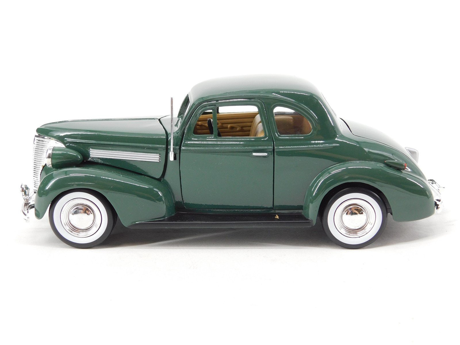 1:24 Scale Motor Max #73247 Die-Cast 1939 Chevrolet Coupe - Green