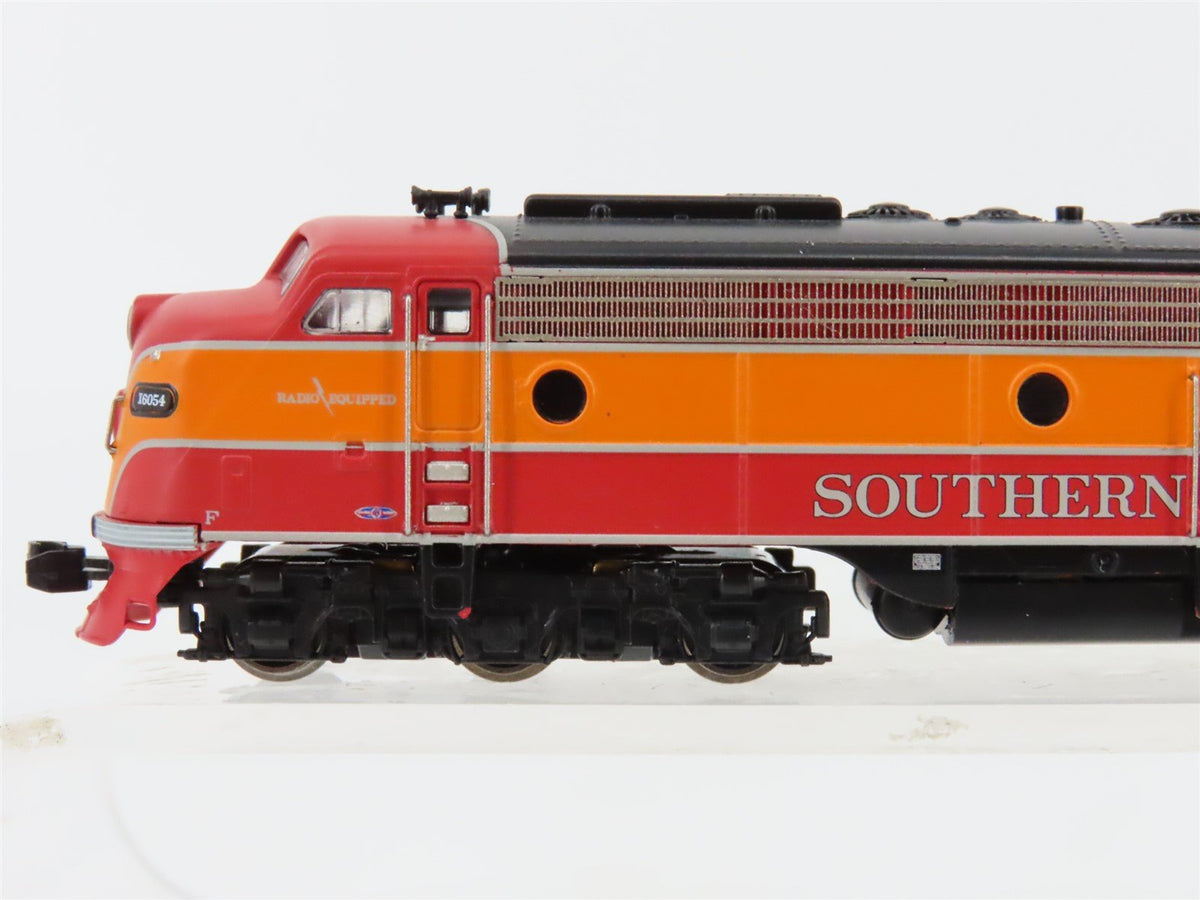 N Scale Broadway Limited BLI 3626 SP &quot;Daylight&quot; EMD E9A Diesel #6054 - Paragon3
