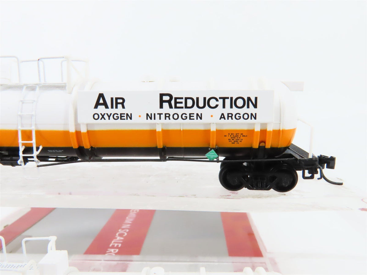 N Broadway Limited BLI 3720 UTLX AirCo Air Reduction Cryogenic Tank Cars 2-Pack