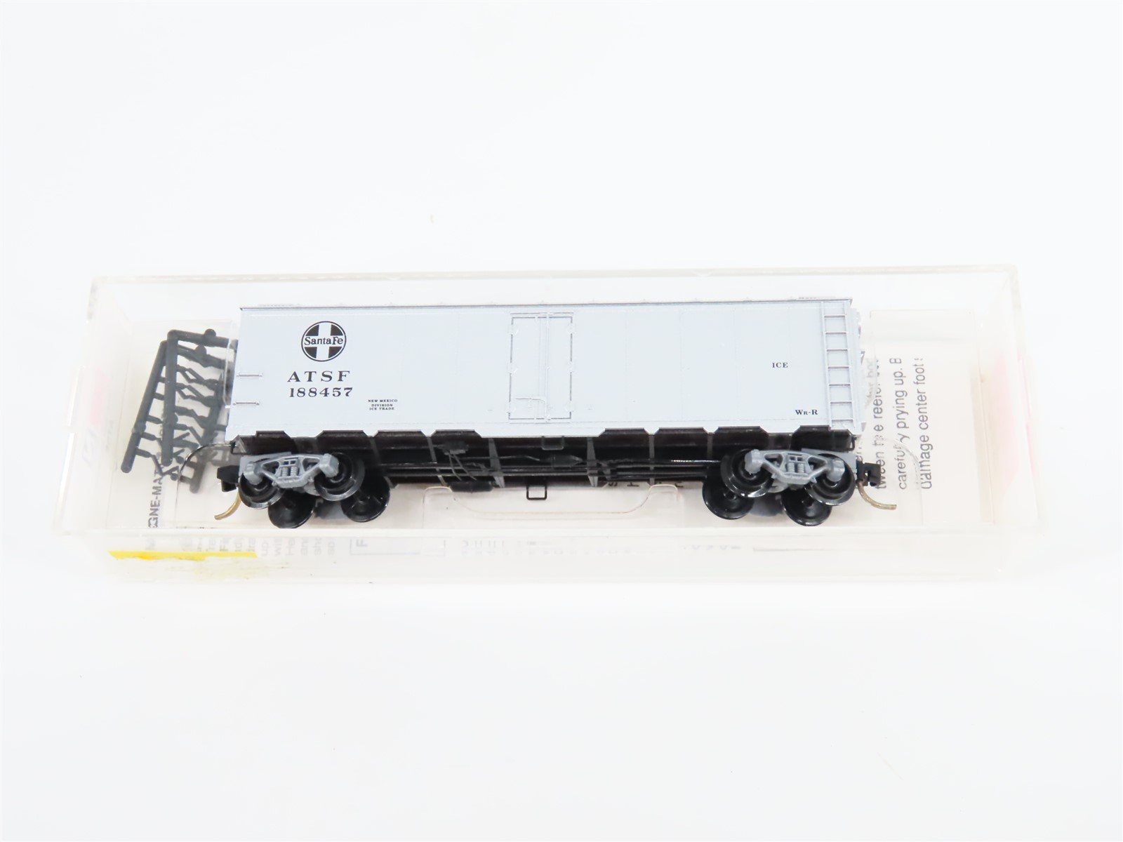 N Scale Micro-Trains MTL 59030 ATSF Santa Fe 40' Steel Side Ice Reefer #188457