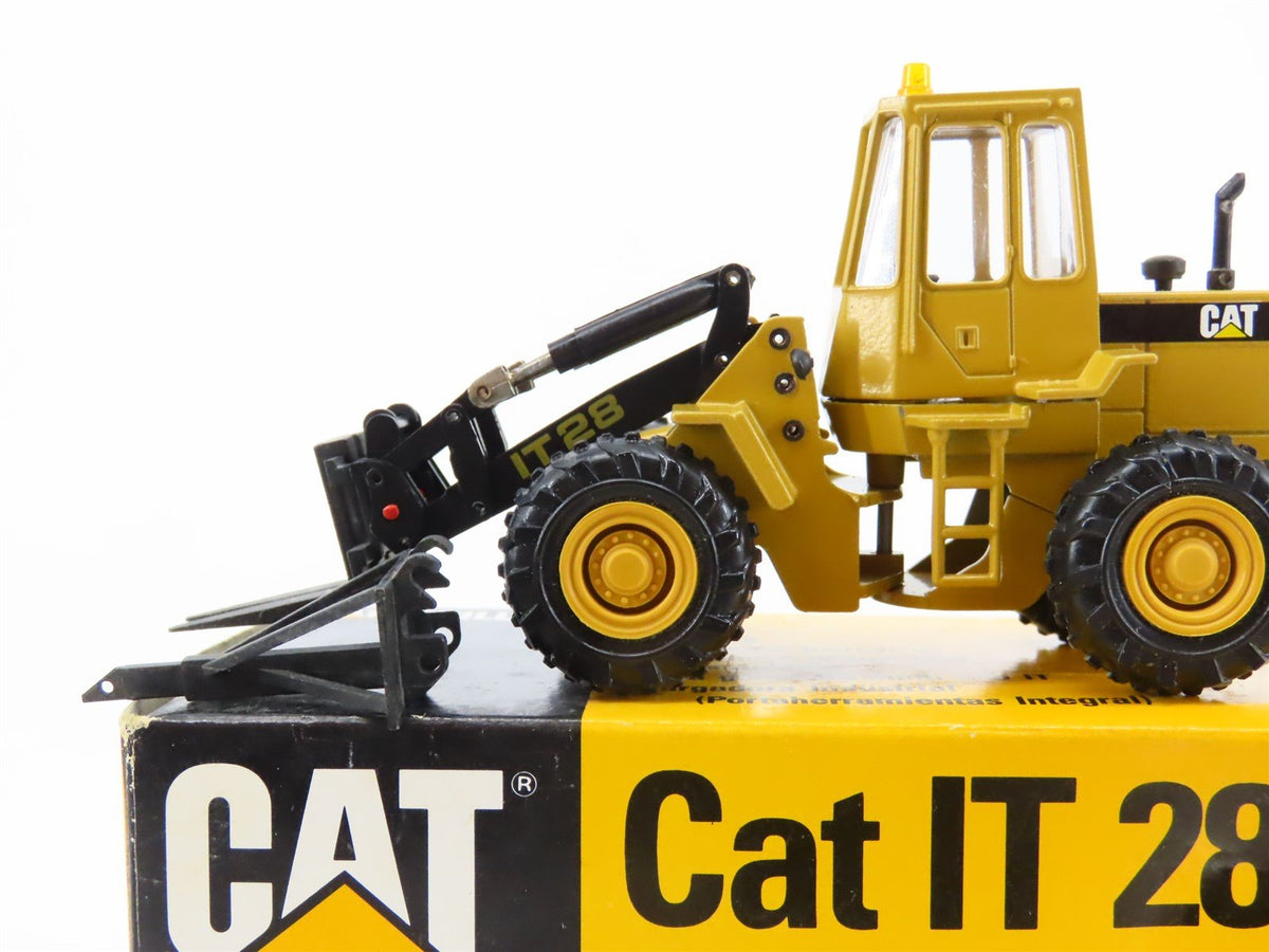 1:50 Scale Die-Cast Conrad 2888 CAT Caterpillar IT28 Integrated Toolcarrier