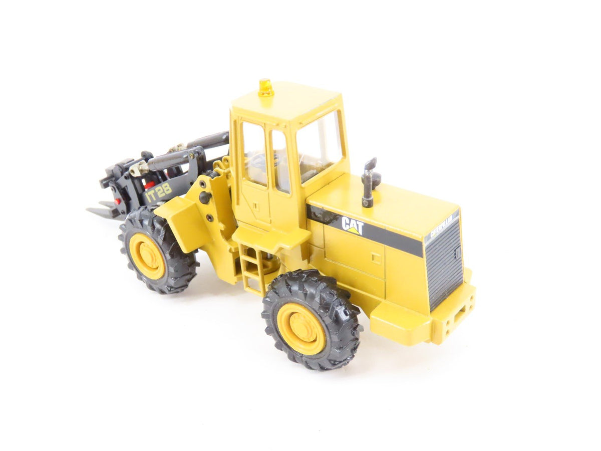 1:50 Scale Die-Cast Conrad 2888 CAT Caterpillar IT28 Integrated Toolcarrier