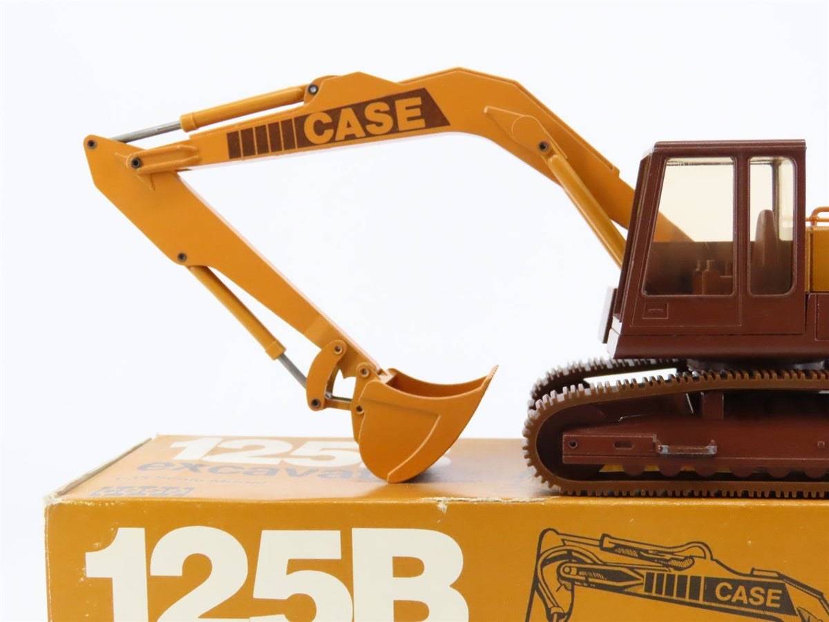 1:35 Scale Die-Cast Conrad 2965 Case 125B Excavator