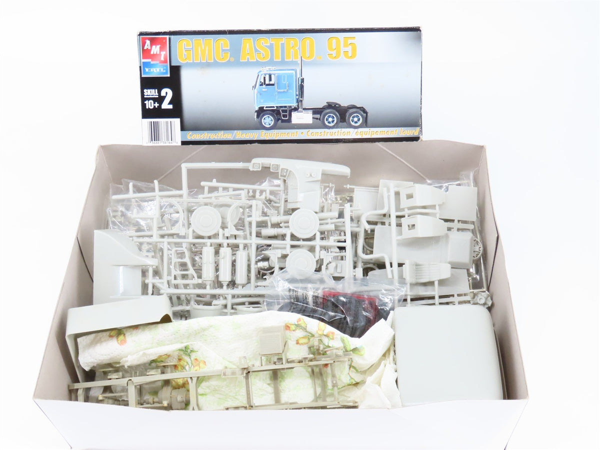 1:25 Scale AMT Ertl 38164-1HD GMC Astro 95 Truck Kit