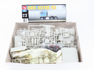 1:25 Scale AMT Ertl 38164-1HD GMC Astro 95 Truck Kit