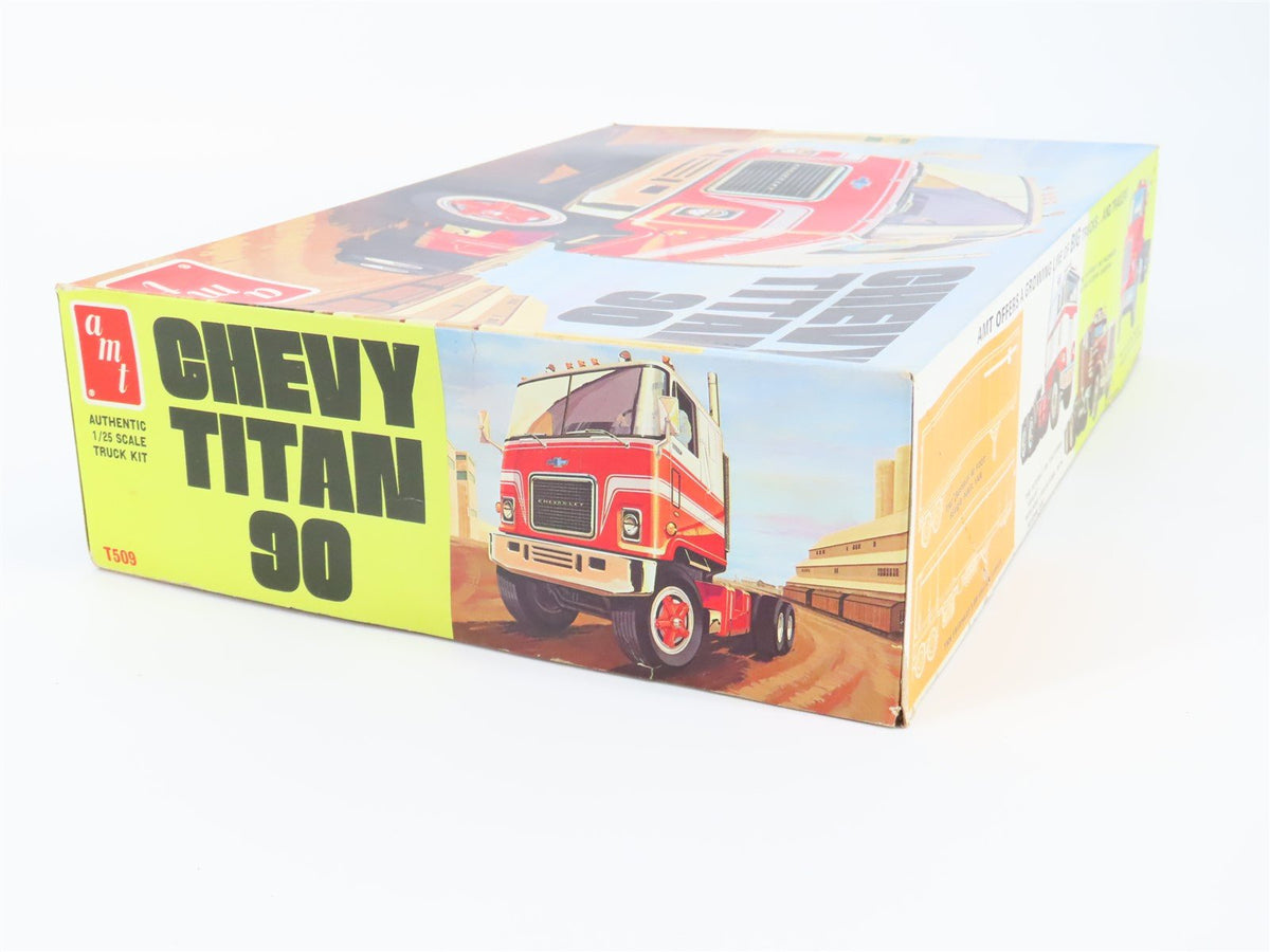 1:25 Scale AMT T509 Chevy Titan 90 Truck Kit