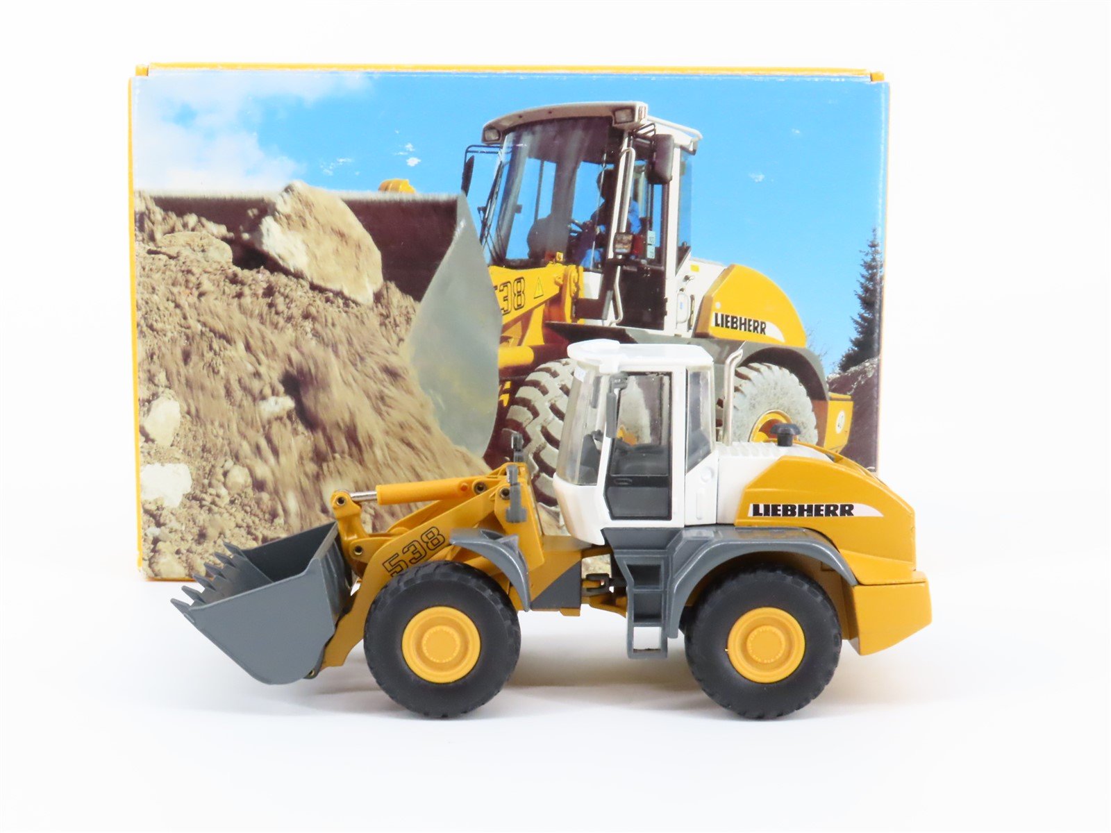 1:50 Scale Die-Cast Conrad 2435/0 Liebherr L 538 Wheel Loader