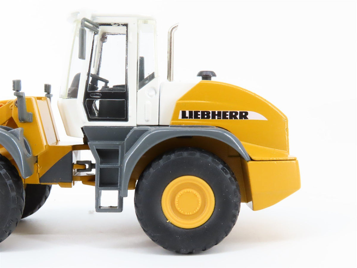 1:50 Scale Die-Cast Conrad 2435/0 Liebherr L 538 Wheel Loader