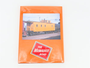 Morning Sun: Milwaukee Road Color Guide Volume 1 by Nighswonger & Stauss ©1999