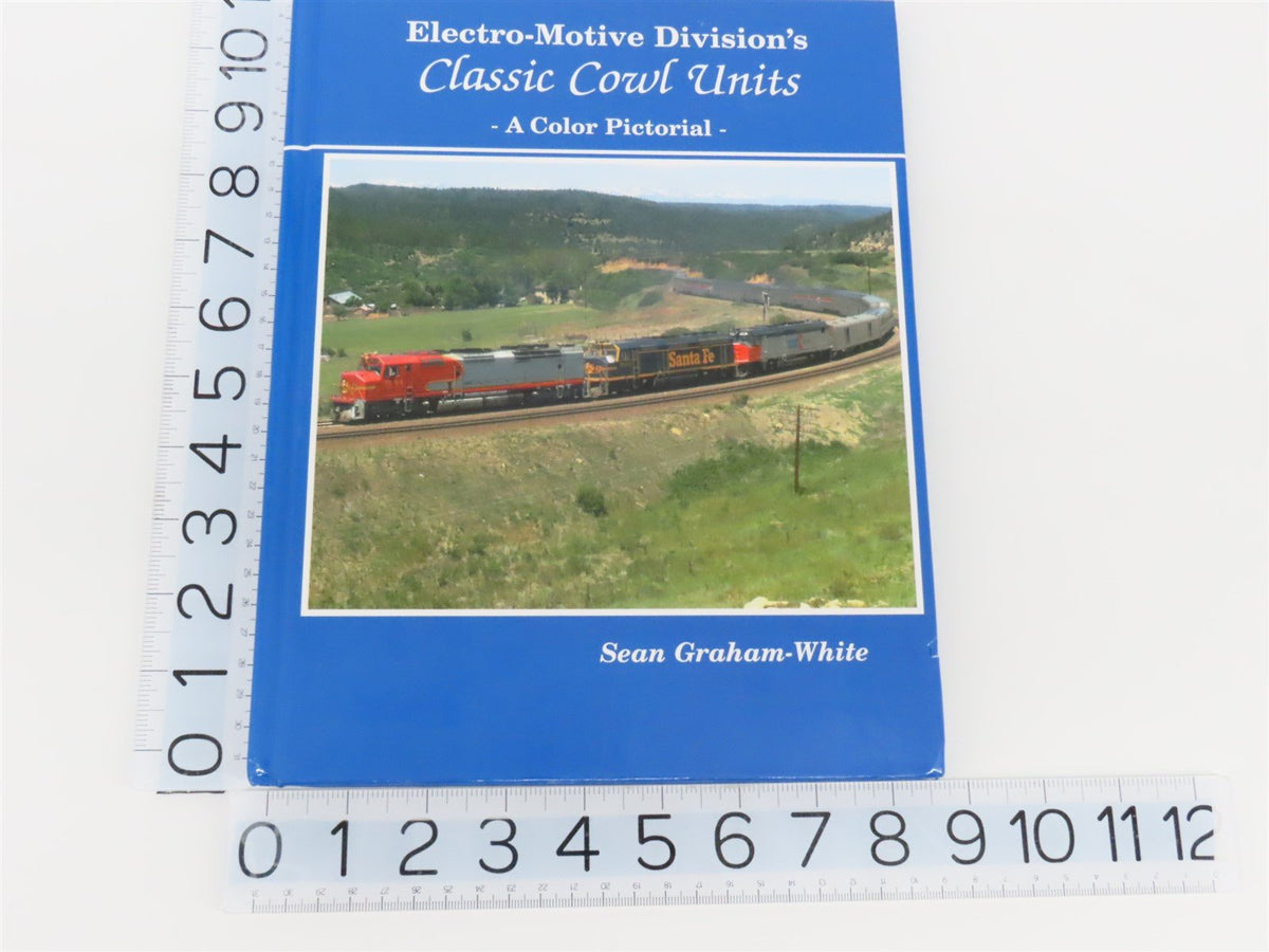 Electro-Motive Division&#39;s Classic Cowl Units by Sean Graham-White ©2002 HC Book