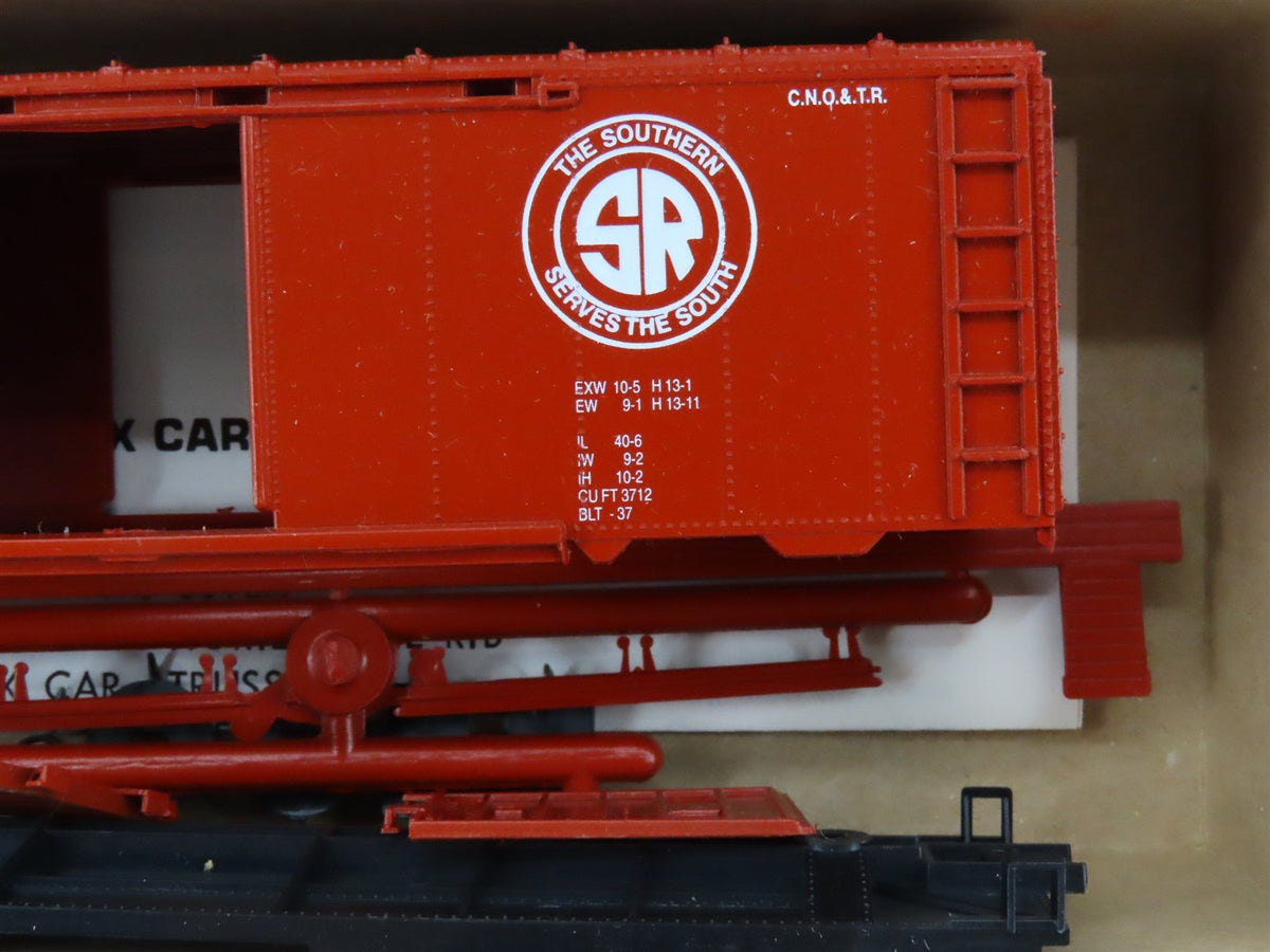 HO Scale Roundhouse Quaker State/Southern Tankcar/Boxcar 2-Car Pack Kits