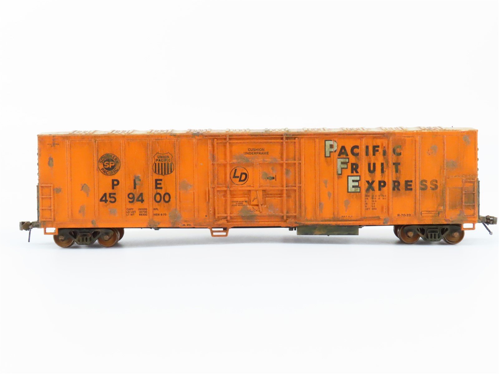 HO Scale Athearn PFE Pacific Fruit Express 57' Mech Reefer #459400 - Pro Custom