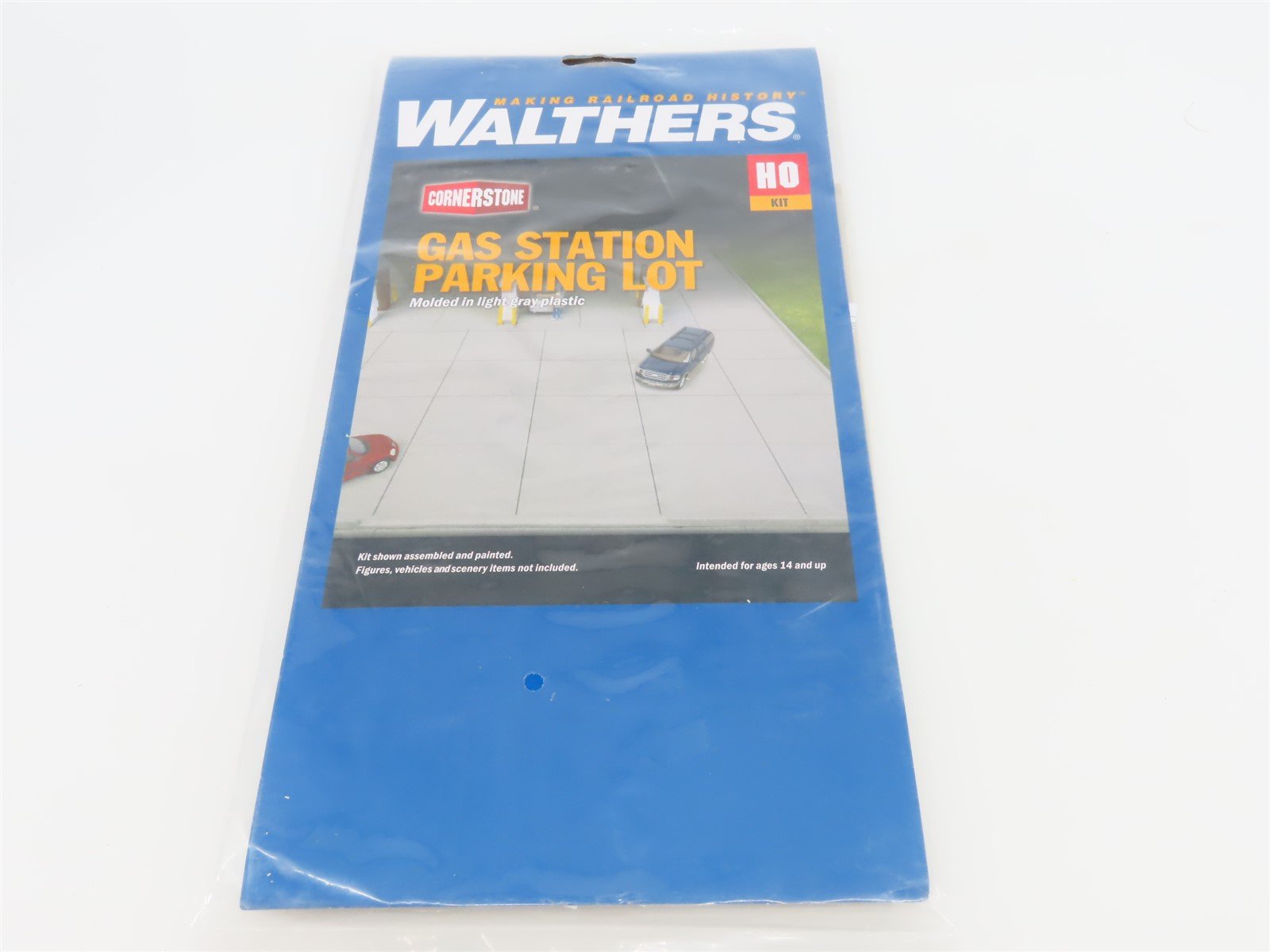 HO 1/87 Scale Walthers Kit #933-3540 Gas Station Parking Lot