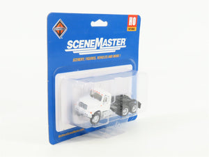 HO 1/87 Scale Walthers 949-11180 International 4900 Dual-Axle Semi Tractor White