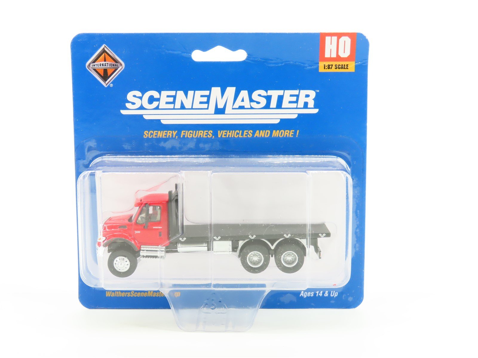 HO 1/87 Scale Walthers 949-11652 International 7600 Flatbed Truck