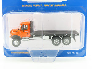 HO 1/87 Scale Walthers 949-11651 International 7600 3-Axle Flatbed Truck