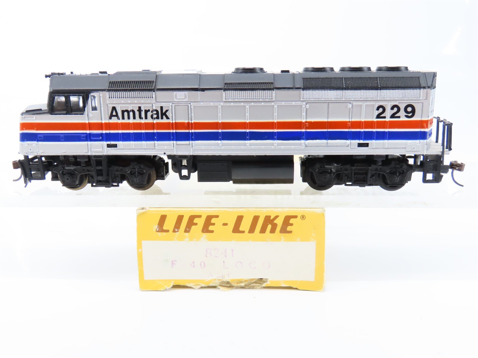 HO Scale Life-Like 8241 Amtrak F40PH Diesel Locomotive #229