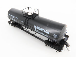 HO Scale Kadee Cars #9015 SHPX Mathieson Chemicals 11K Gallon Tank Car #2570