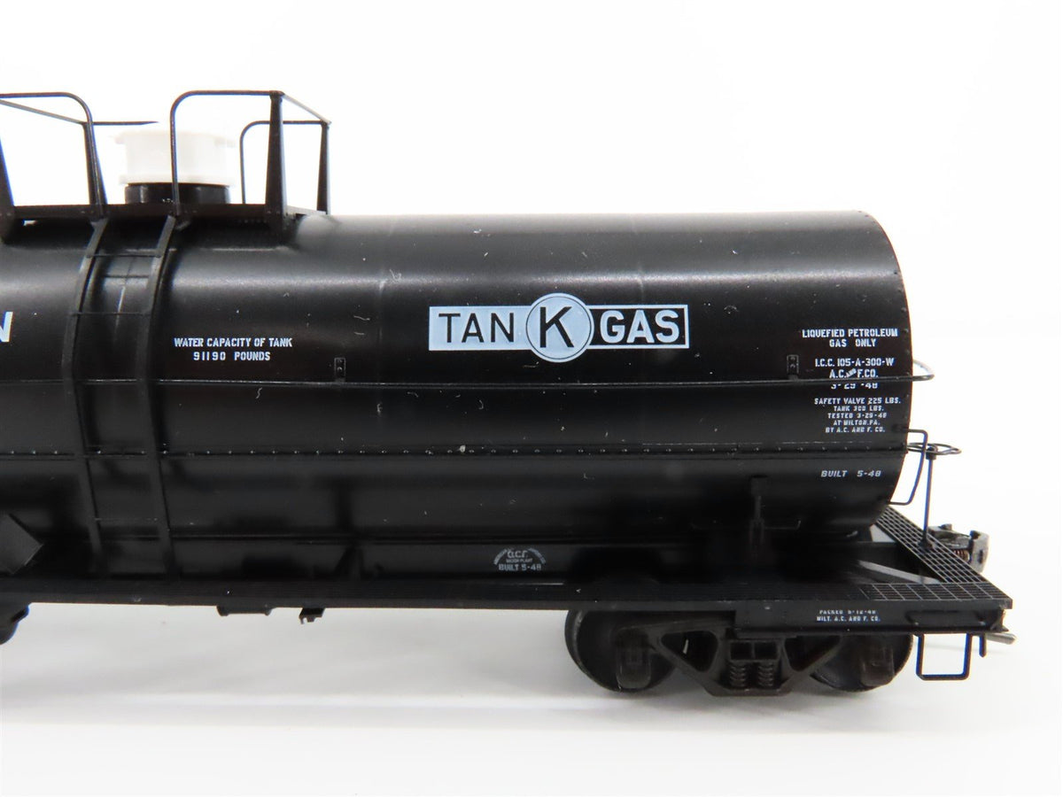 HO Scale Kadee Cars #9017 TGCX Tank Gas Corp. 11K Gallon Tank Car #100