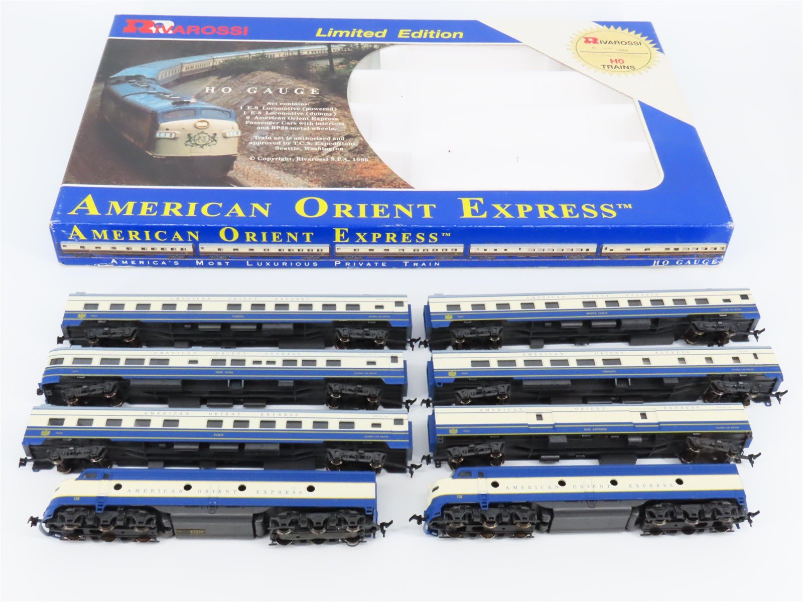 HO Rivarossi 0824 American Orient Express EMD E8A/A Diesel Passenger Train Set