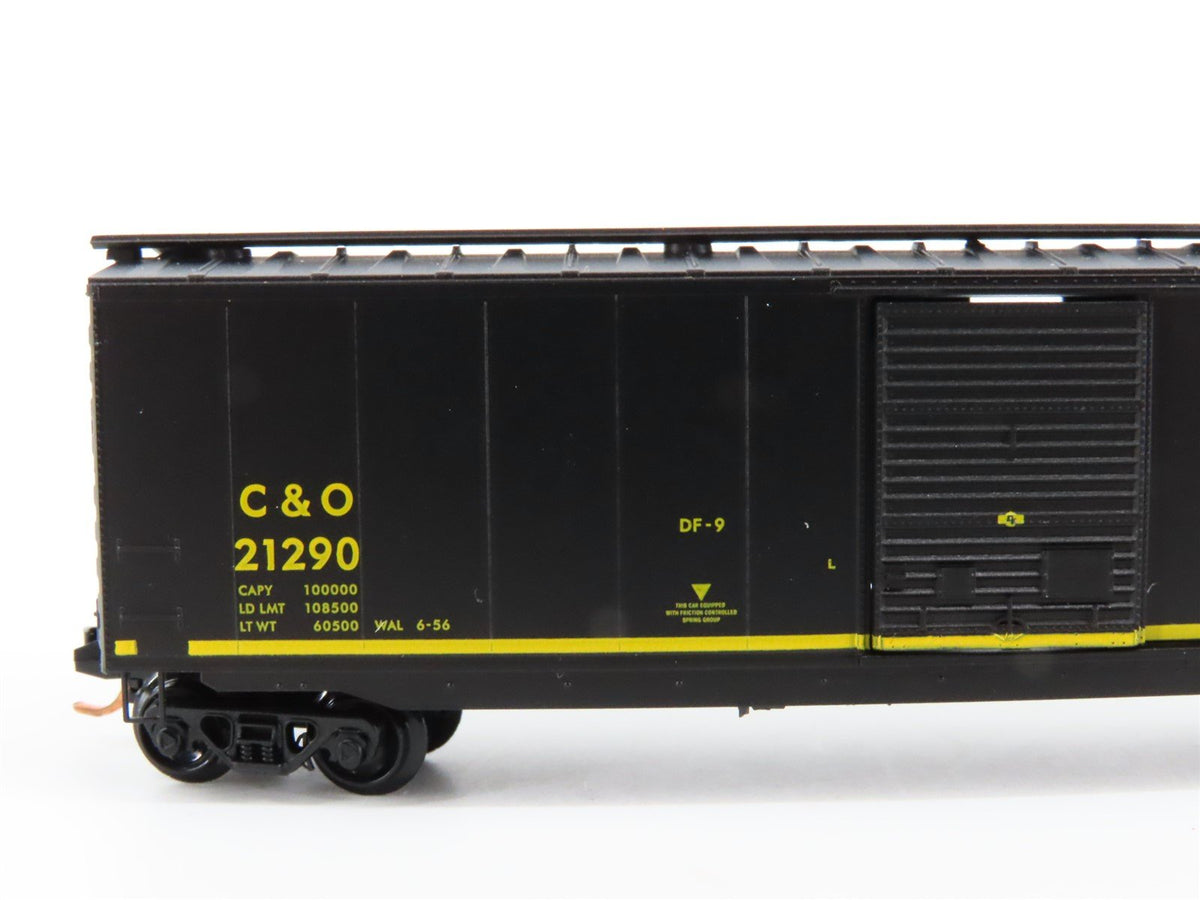 N Scale Micro-Trains MTL 03100071 C&amp;O Chessie Route 50&#39; Box Car #21290