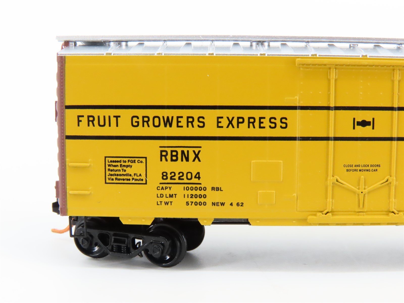 N Scale Micro-Trains MTL 02100060 RBNX Fruit Growers Express Reefer #82204