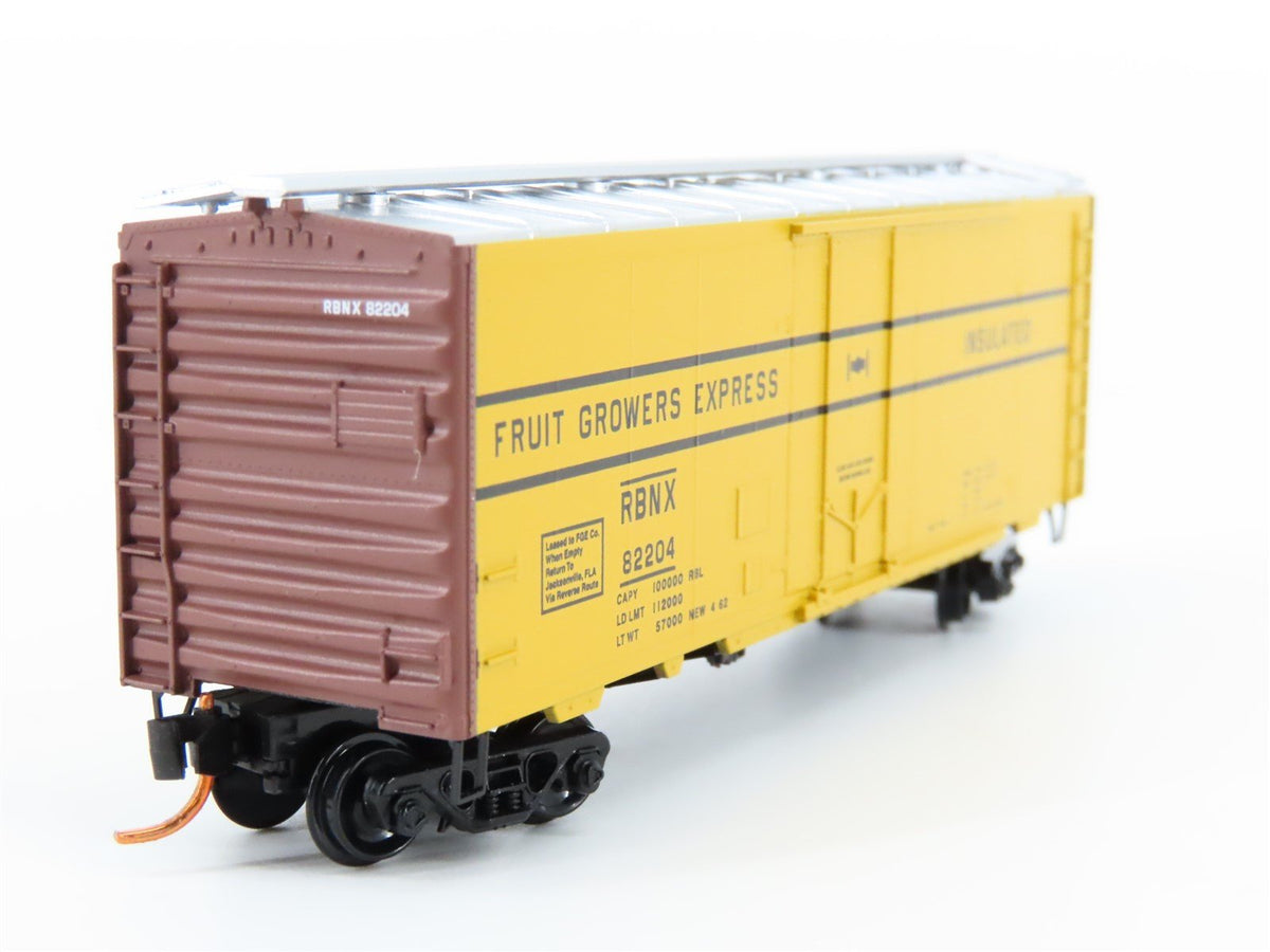 N Scale Micro-Trains MTL 02100060 RBNX Fruit Growers Express Reefer #82204