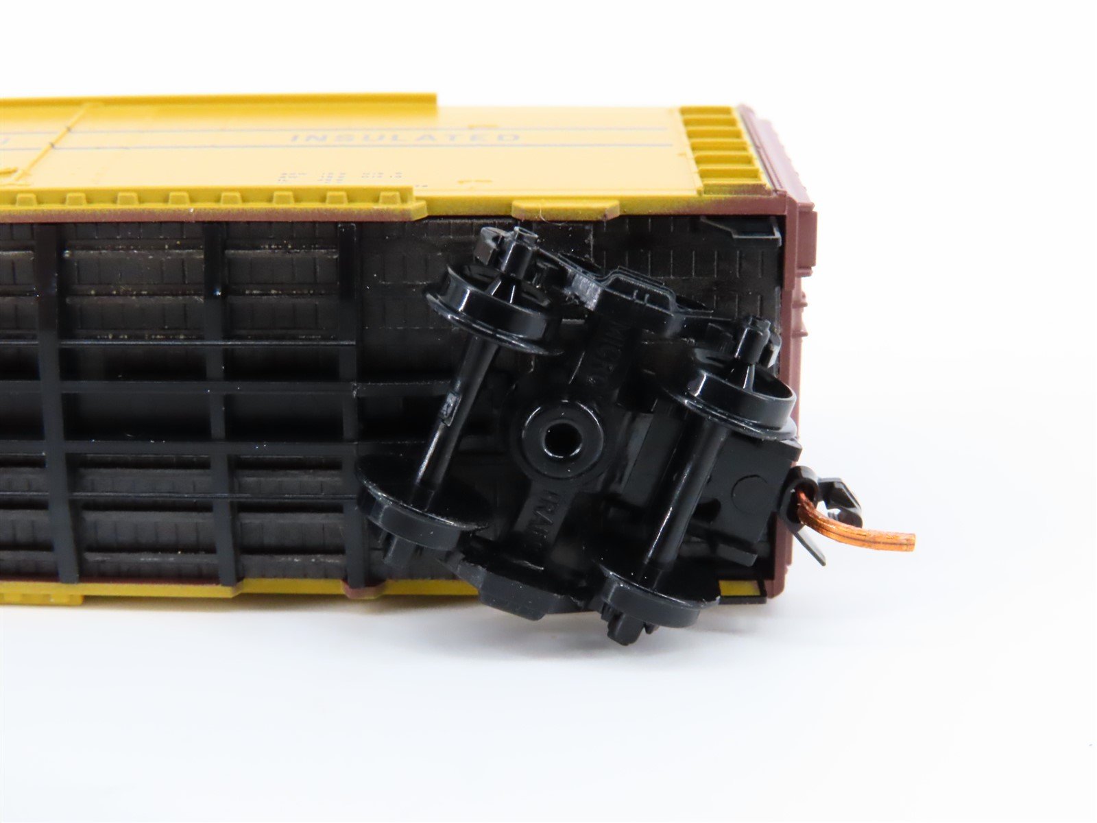 N Scale Micro-Trains MTL 02100060 RBNX Fruit Growers Express Reefer #82204