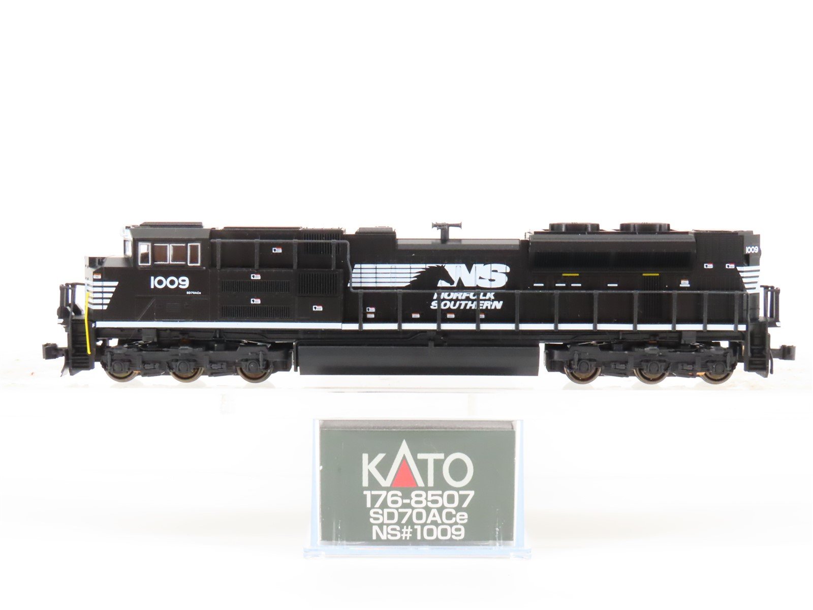 N Scale KATO 176-8507 NS Norfolk Southern SD70ACe Diesel Locomotive #1009
