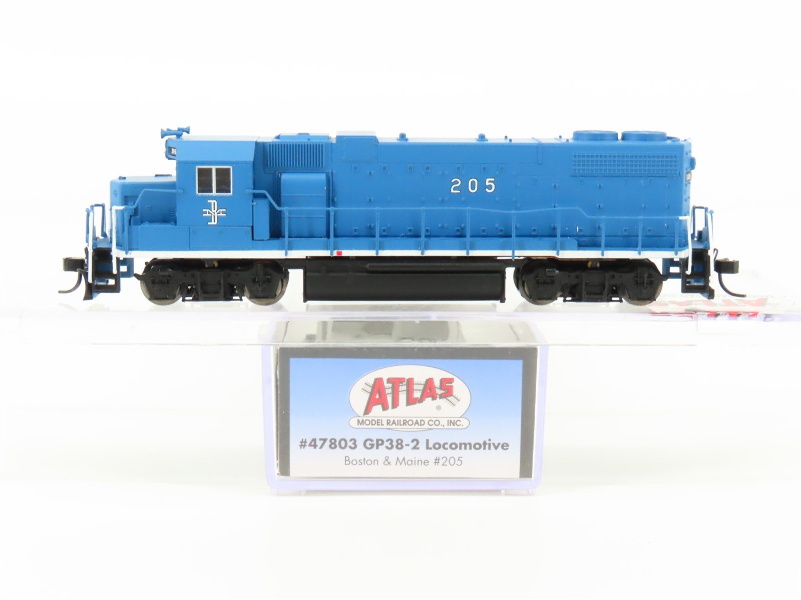 N Scale Atlas 47803 B&M Boston & Maine GP38-2 Diesel Locomotive #205 w/ DCC
