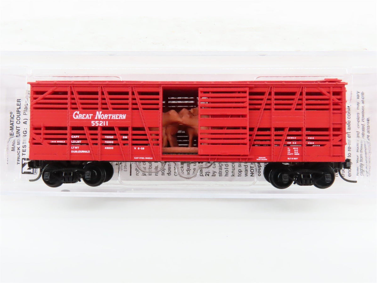 N Micro-Trains MTL 03500021 GN Great Northern 40&#39; Stock Car #55211 w/ Cattle