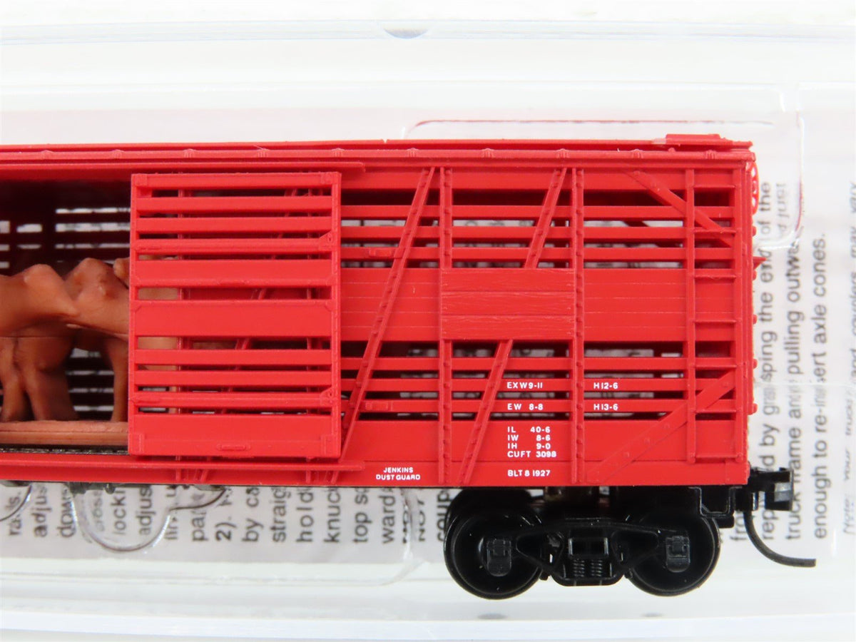 N Micro-Trains MTL 03500021 GN Great Northern 40&#39; Stock Car #55211 w/ Cattle