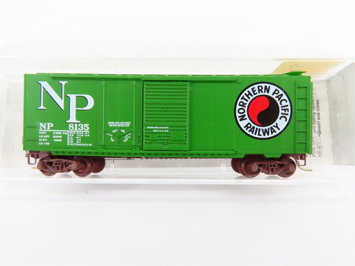 N Scale Micro-Trains MTL 22090 NP Northern Pacific 40&#39; Box Car #8135