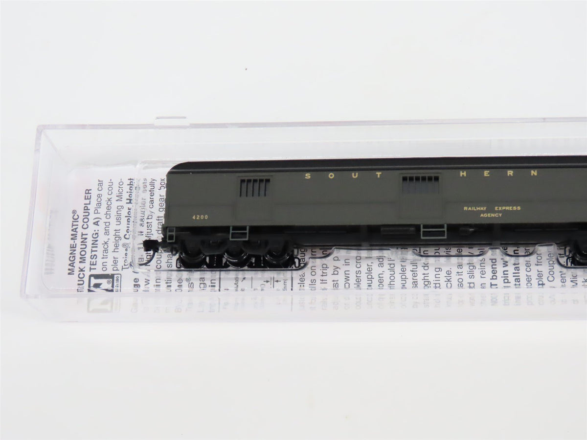 N Micro-Trains MTL 14900330 NH New Haven 70&#39; Heavyweight Horse Passenger #4200