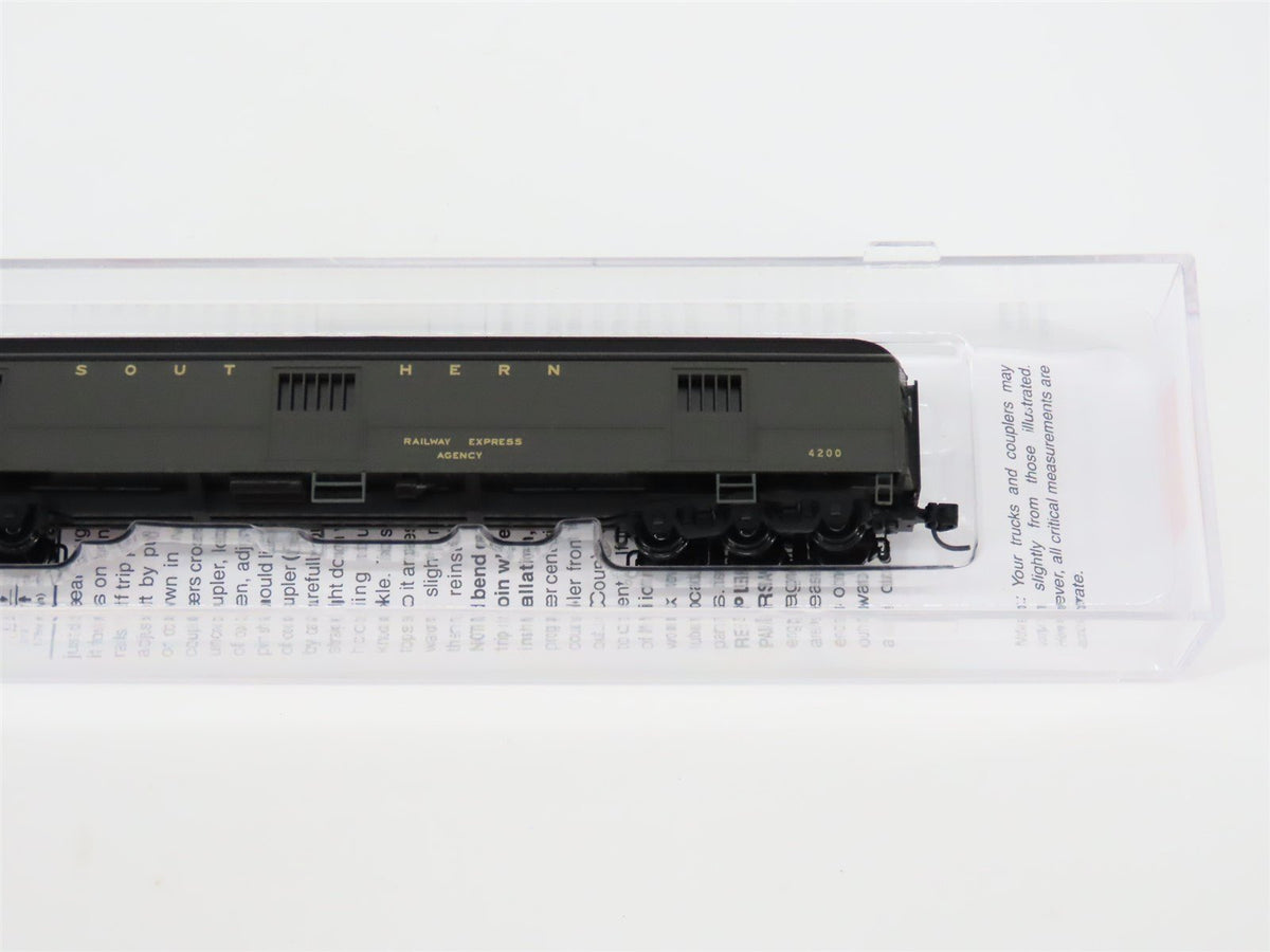 N Micro-Trains MTL 14900330 NH New Haven 70&#39; Heavyweight Horse Passenger #4200